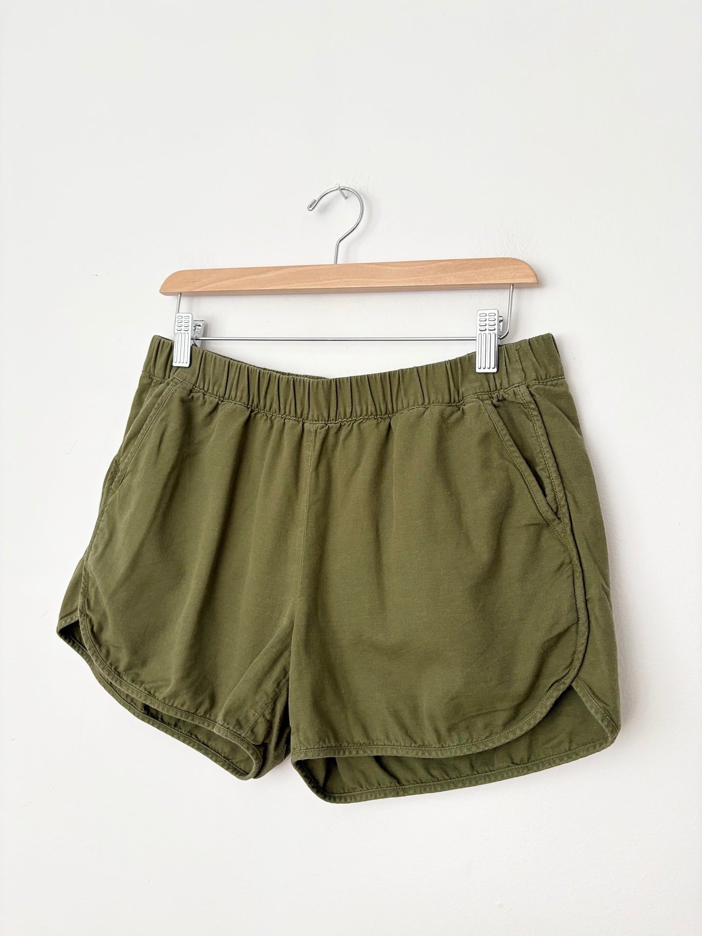 Madewell pull on track shorties Small