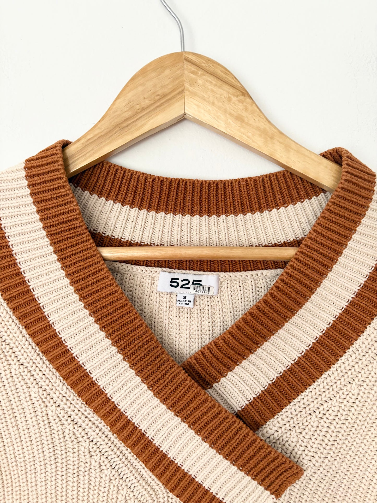 525 America varsity V-neck cropped sweater XS/S