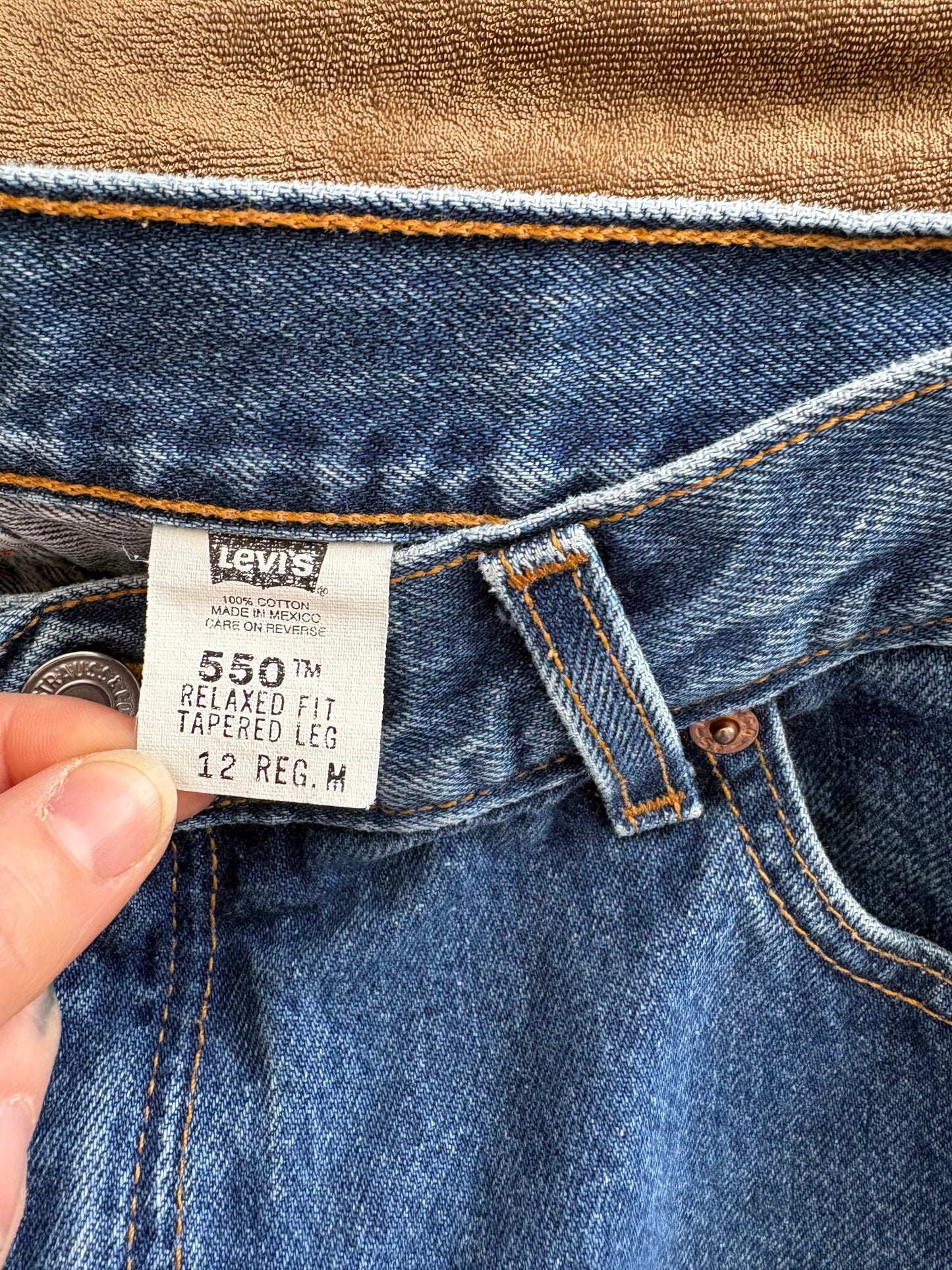 Vintage Medium wash Levis 550 tapered jeans W28/29