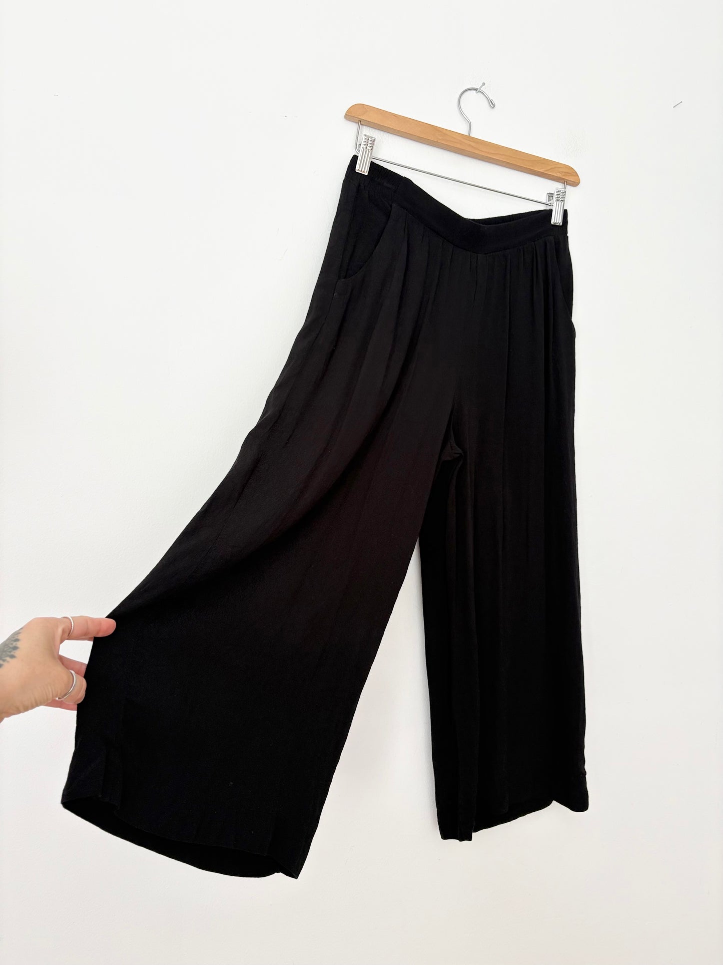 Sanctuary wide leg crepe crop trousers XS