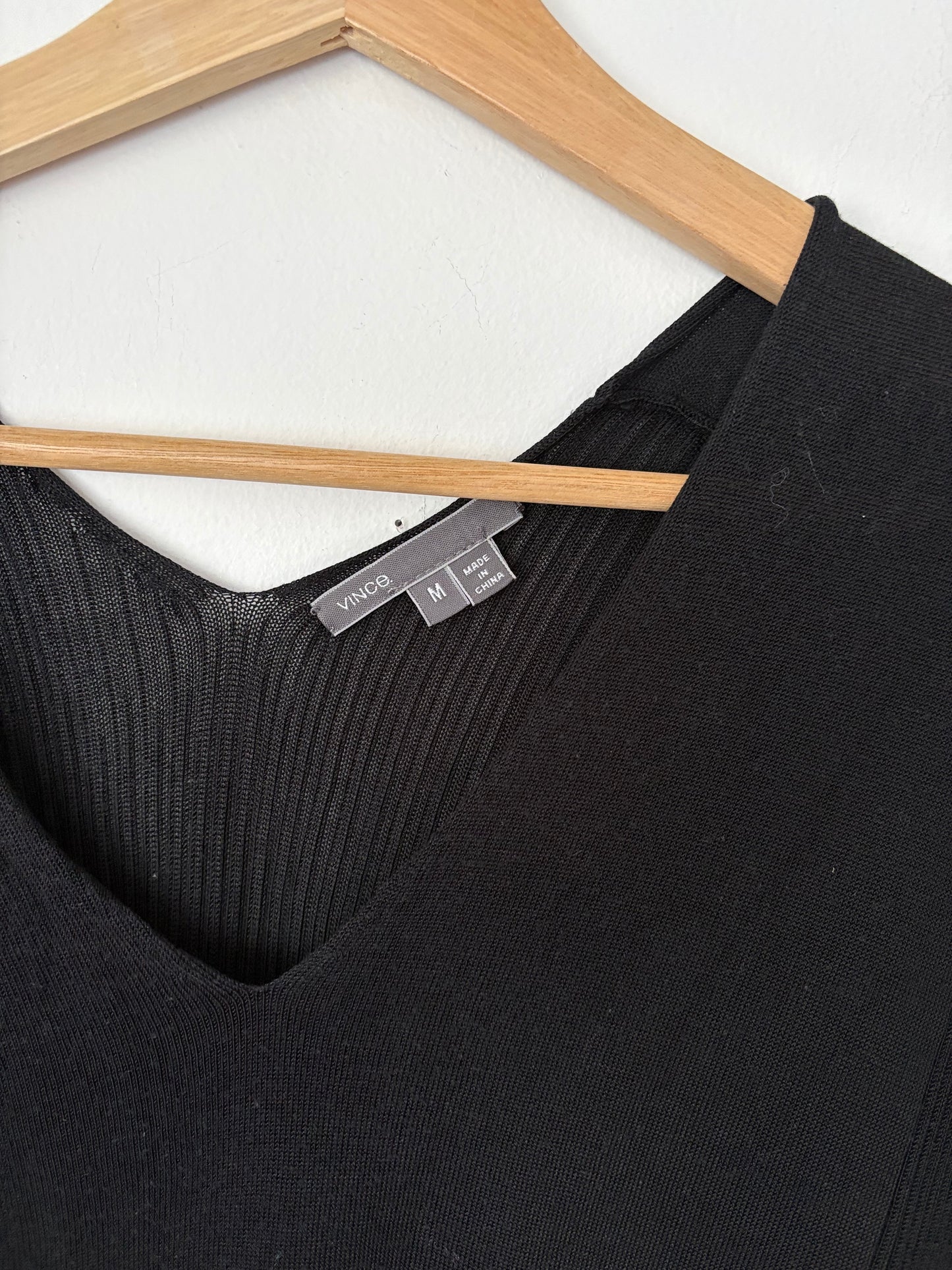 Vince ribbed v neck top Medium