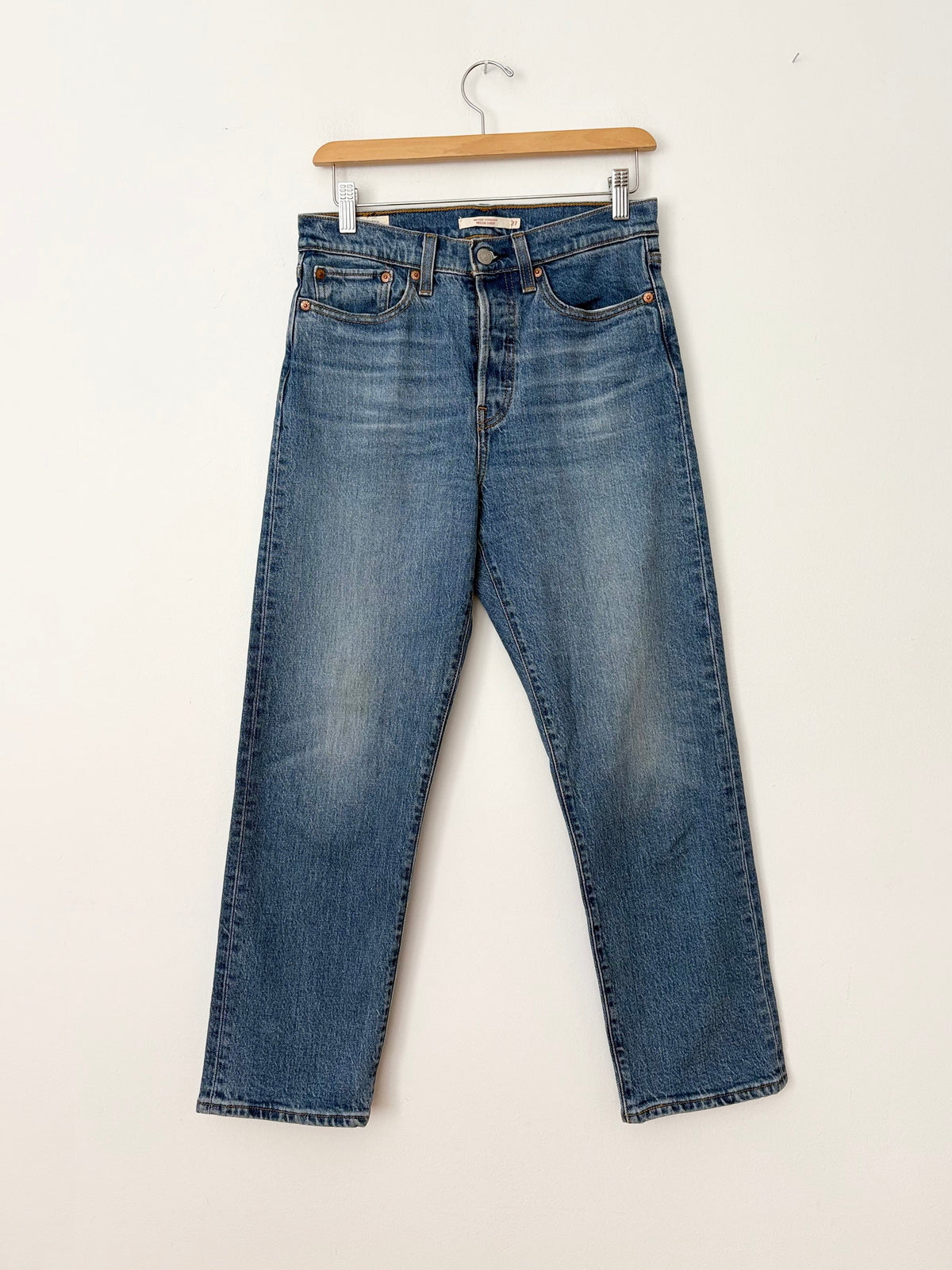 Levis Wedgie straight W27